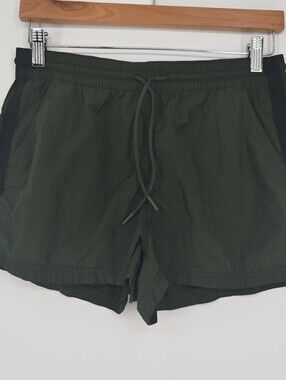 Athleta Expedition Shorts Size Small